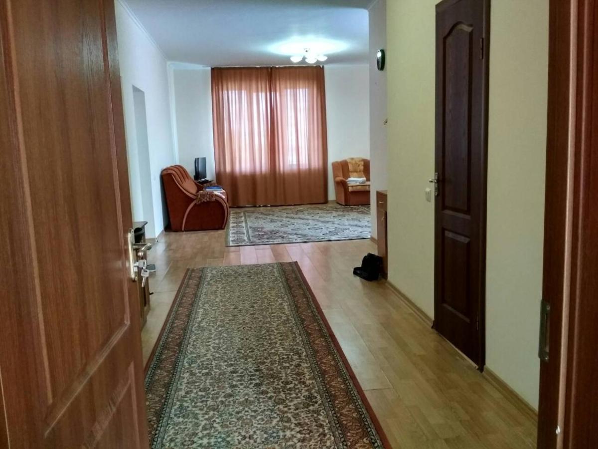 Apartments Domovik Просторная Квартира С Видом На Горы 무카체베 외부 사진